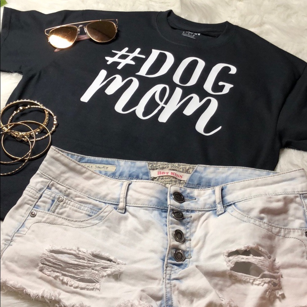 ! ✨Dog Mom 🐾 Short Sleeved Shirt - Picture 2 of 7